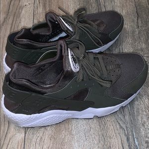 Olive green huarache Nike’s